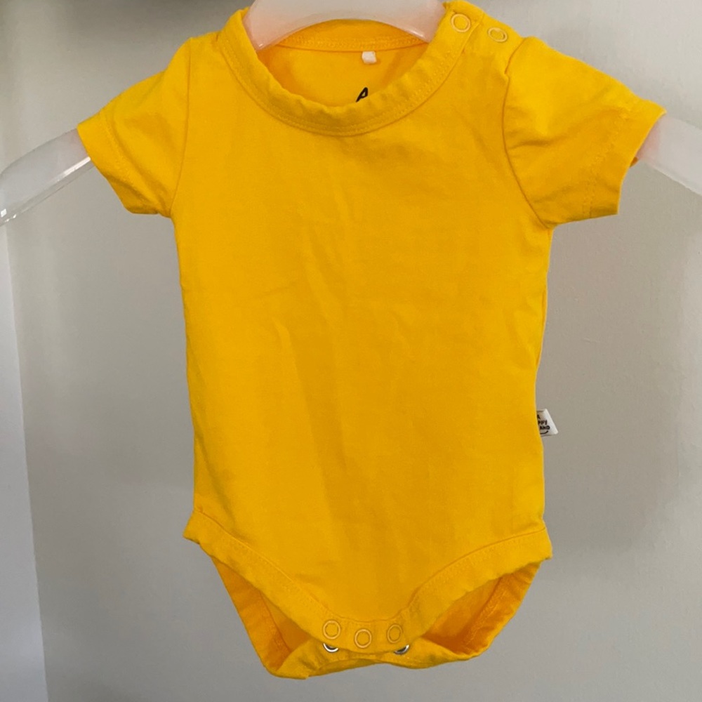 A HAPPY BRAND short sleeve baby bodysuit
